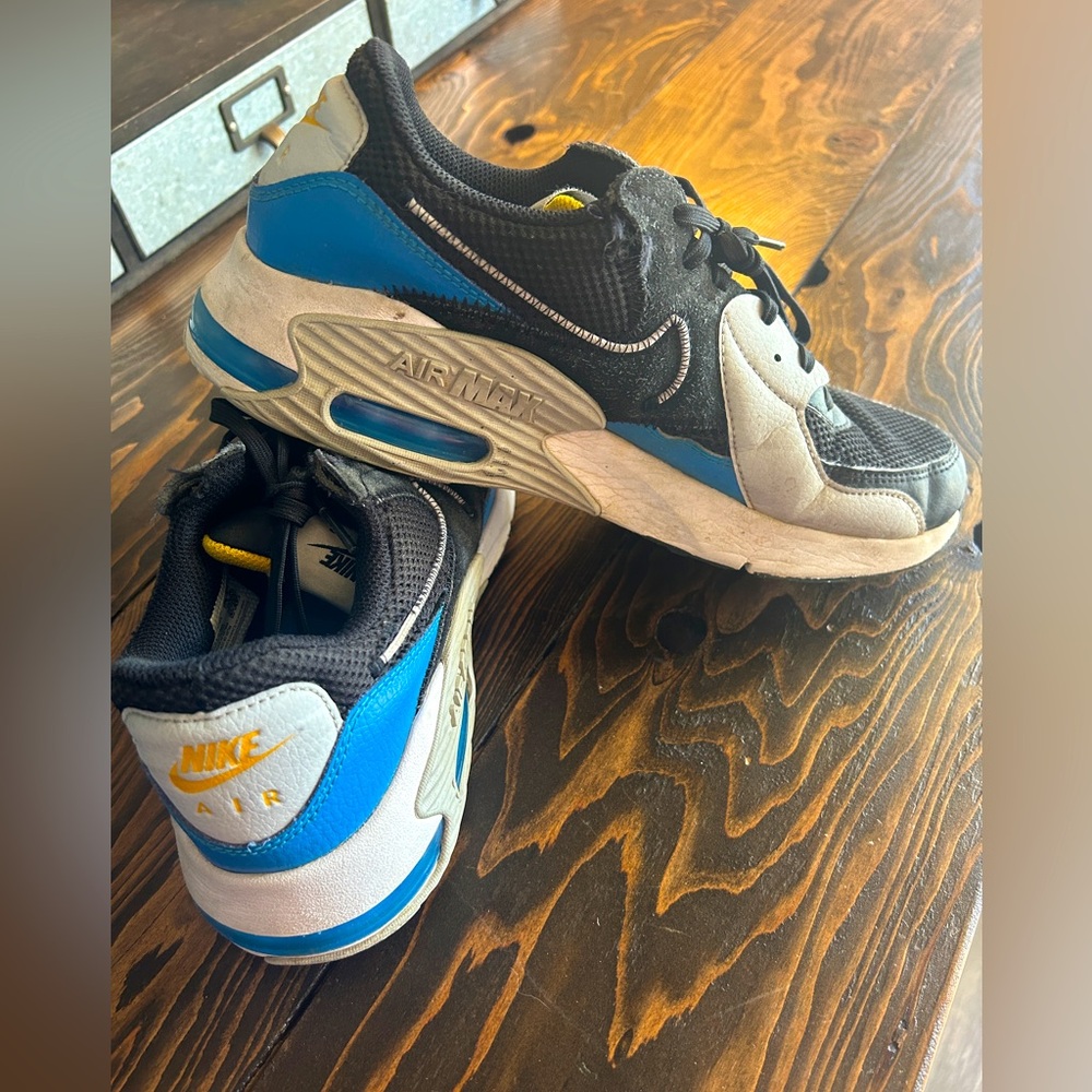 Men’s size 8 Nike air